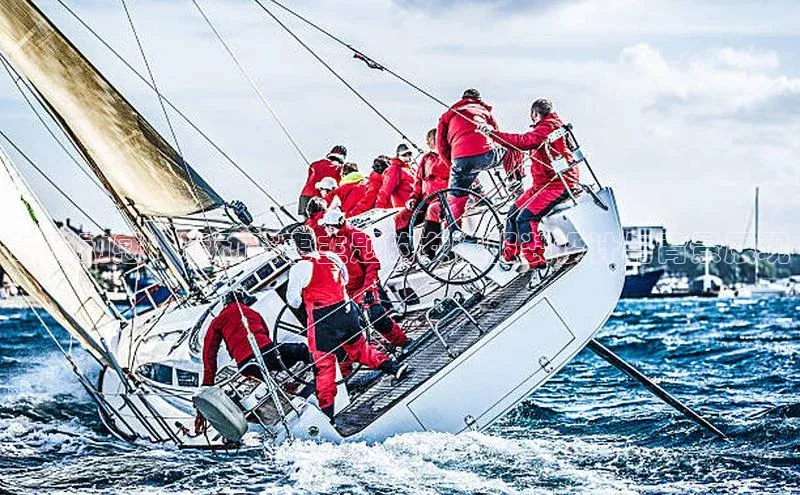 时尚动感：运动赛事主题的女性服装设计与背景展现